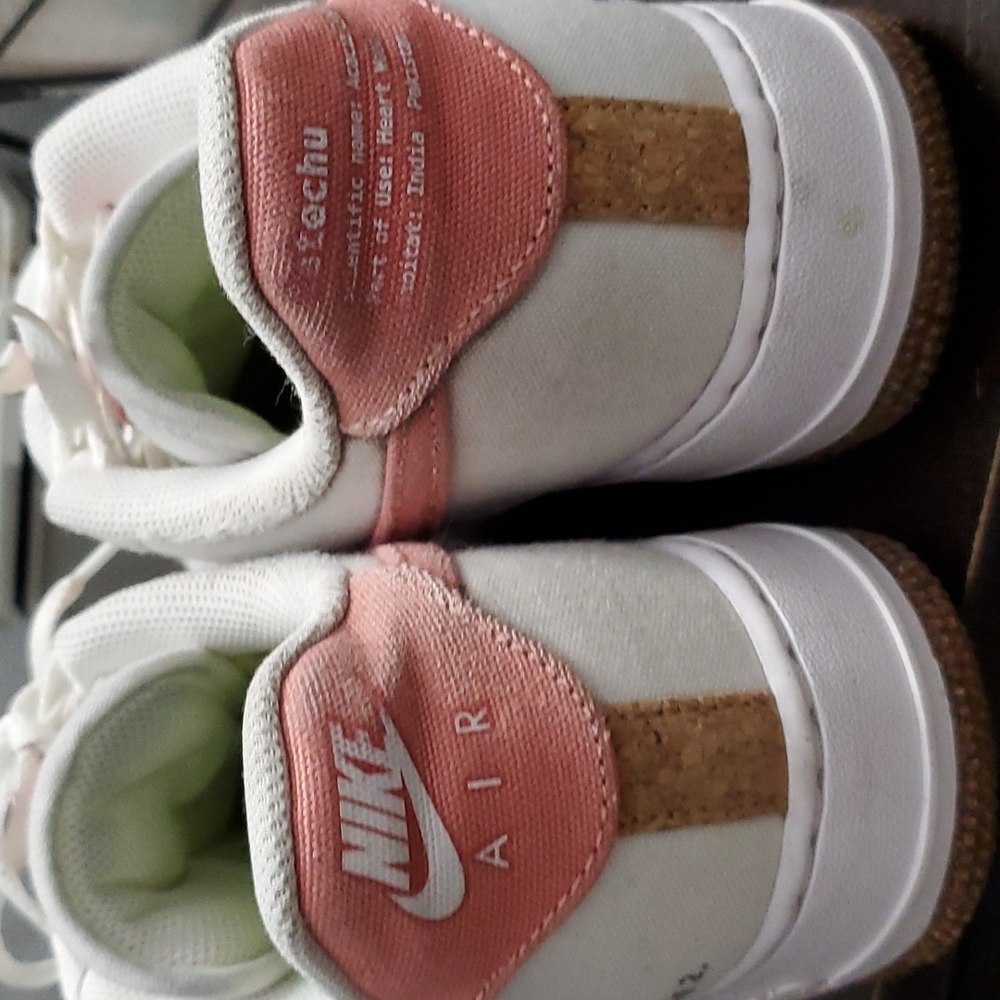 Sneakers - Picture 5 of 6